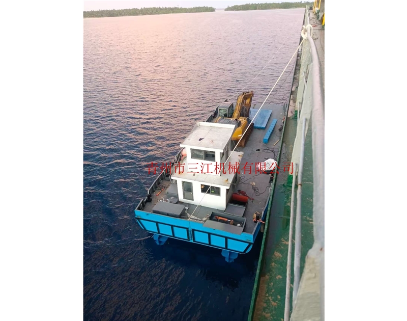 中鐵十四局密克羅尼西亞項目部定制的拼裝式接駁船